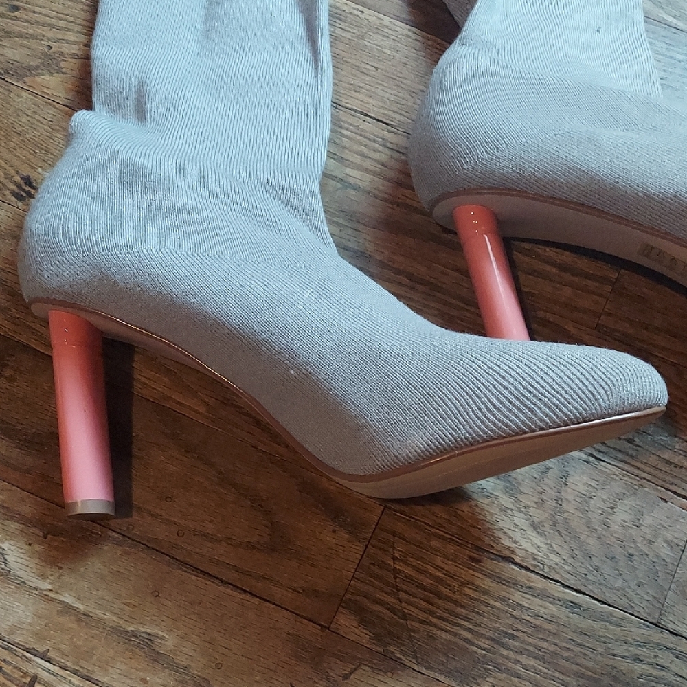 4 For $12 Cape Robbin Gray and Pink Heeled Boots Sleek Design - Picture 5 of 10